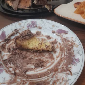 Tatlıbak Pastanın İçinde Çıkan Saç Kılı