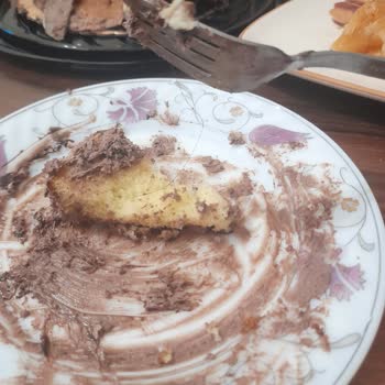 Tatlıbak Pastanın İçinde Çıkan Saç Kılı