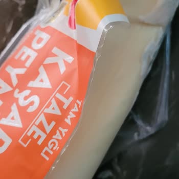 MİGROS'TAN Alınan Taciroğlu Kaşar Peyniri Şişerek Patladı.