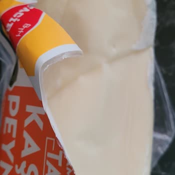 MİGROS'TAN Alınan Taciroğlu Kaşar Peyniri Şişerek Patladı.