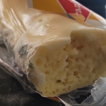 MİGROS'TAN Alınan Taciroğlu Kaşar Peyniri Şişerek Patladı.