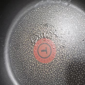 Tefal Titanium Tava İçinde Kabarmalar Mevut