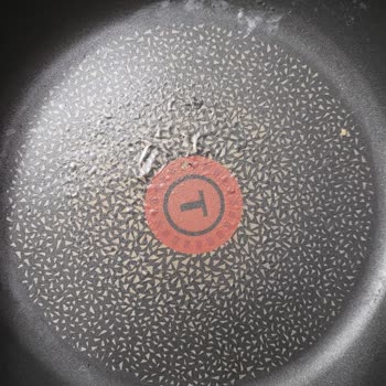 Tefal Titanium Tava İçinde Kabarmalar Mevut