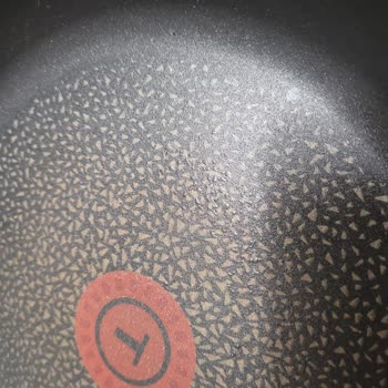 Tefal Titanium Tava İçinde Kabarmalar Mevut