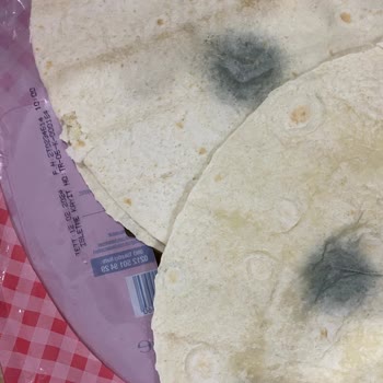 UNO Ekmek 3 Yaşındaki Kızım Küflü Lavaş Yedi!