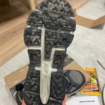 Skechers Islak Zeminde Kayan Ayakkabı