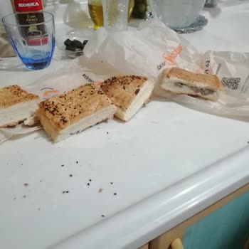 Köfteci Yusuf Tost Diye İçi Boş Ekmek Satıyor...