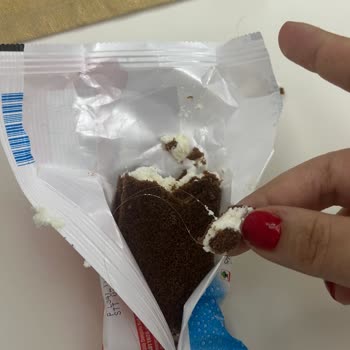 Kinder Süt Dilim Arasında Kil Çıktı.