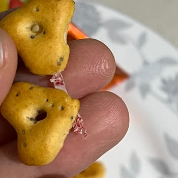 Eti Gıda Eti Pizza Krakerden Plastik Çıktı!