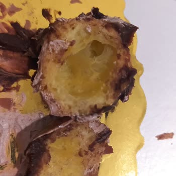 Sedef Pastaneleri Profiterolün İçi Boş!