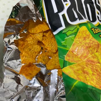 Patos Cips İçinde Canlı Kurt Çıktı