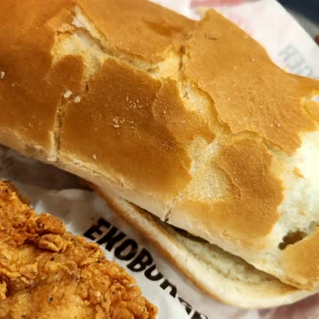 KFC Bayat Ekmek Ve İlgisiz Hizmet!