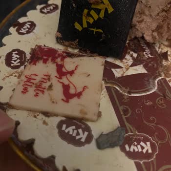 Pendik Kıyı Pastanesi Pastadan Lastik Çıktı