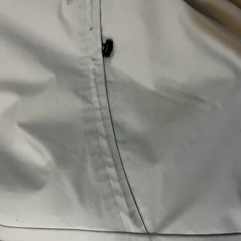 Avva Beyaz Kaz Tüyü Mont Kirlenme