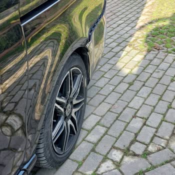 The Green Park Hotels and Resorts Otel Park Alanında Araç Hasarı Ve Müşteri Şikayeti