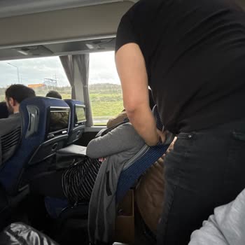 Havaist Ayakta Yolcu Taşınıyor