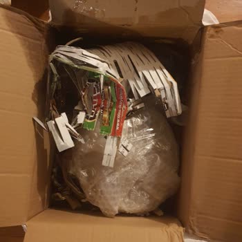 Yurtiçi Kargo Hasarlı Paket, Tüm Pekmez Ve Zeytinyağı Koliye Akmış