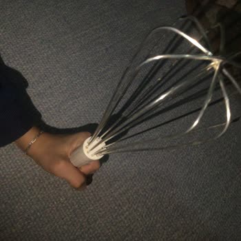 Madame Coco Çırpma Teli Paslandı