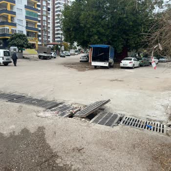 Adana Çukurova Belediyesi Tehlikeli İhmalsiz Kanalizasyon Kapakları