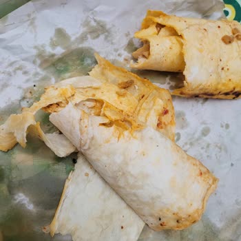 Migros Yemek Migros'tan Hayal Kırıklığı: Çiğ Tavuk Ve Bayat Ekmek!
