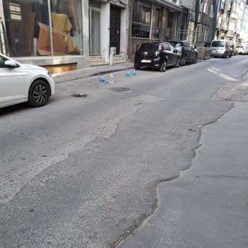 Bayrampaşa Belediyesi Sokakta Otopark Sorununu Çözmüyor