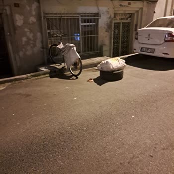 Bayrampaşa Belediyesi Sokakta Otopark Sorununu Çözmüyor