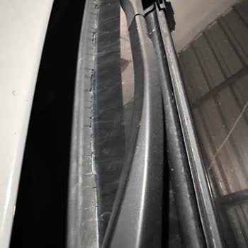 BMW Ön Cam Fitilinde Aşınma Sorunu