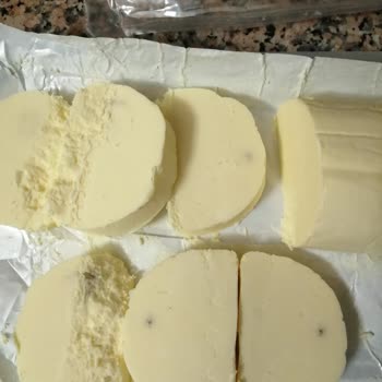 İçim Tereyağı İçinden Çıkan Siyah Lekeler Küf Oluşumları