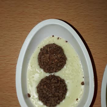 Kinder Joy Yumurtanın Çikolata Kısmında Beyaz Beyaz Kabarcıklar