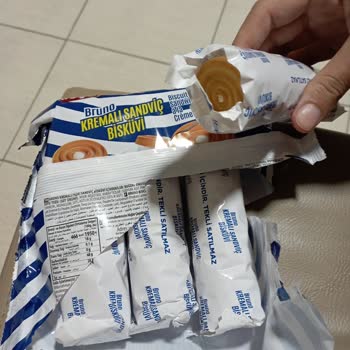 BİM'in Kapatılmadan Paketlenen Bisküvi Si