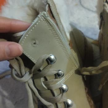 FLO Ayakkabı İki Seferinde De Yırtık Defolu Ürün Gönderdiler FLO Eskişehir