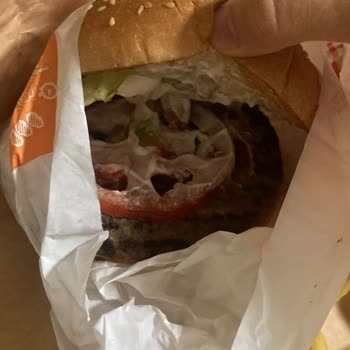 Saloon Burger Yanlış Sipariş Ve İlgisizlik