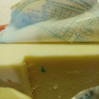 İçim Tam Yağlı Tost Peynirinden Çıkan Plastik Parça