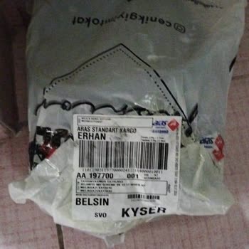 Aras Kargo Mu Haberim Olmadan Apartman Girişine Bırakılmış