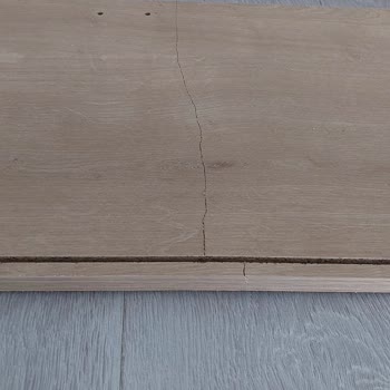 Ruumstore Firması Hasarlı Teslim Edilen Ürünün Yenisini Göndermiyor.