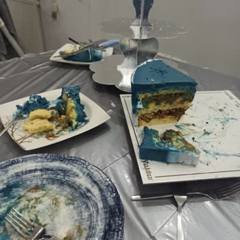 Velioğlu Pastanesi Nin Pastası