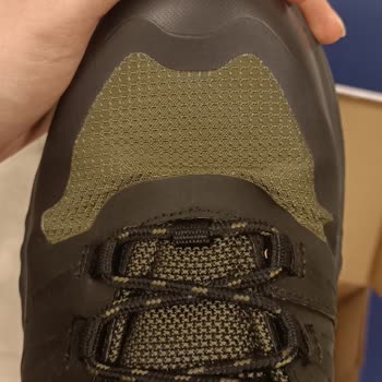 Skechers Su Geçirmez Denilen Ayakkabı Neden Su Aldı