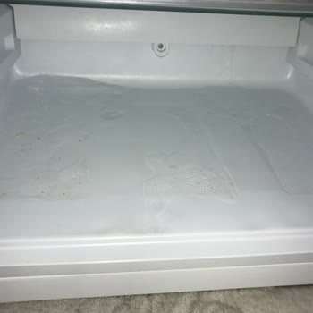 Arçelik 270560EB Buzdolabı Buzluk Bölümü Sürekli Buz Tutuyor! Çözüm Bulunmuyor