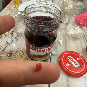 Tamek Vişne Reçelinden Çekirdek Kırıkları Çıkması