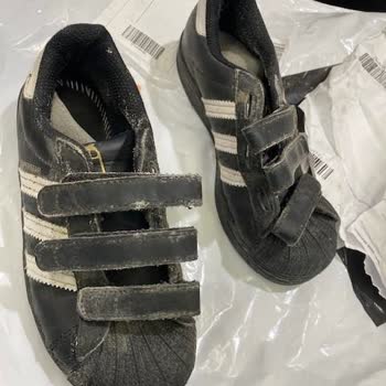 Garantide Küflenen Adidas Ayakkabı.