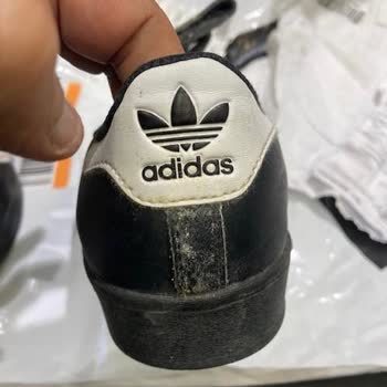 Garantide Küflenen Adidas Ayakkabı.