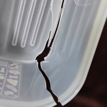 Tupperware Sera Kabı Cam Gibi Dağıldı