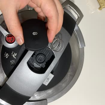 Pierre Cardin Züccaciye Kapak Kısmı Bozuk