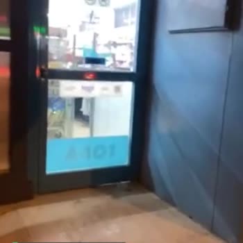 A101 Kapıları Saati Gelmeden Kilitlediler
