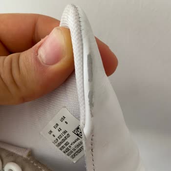 Lacoste Ayakkabı Derisinde Çatlak ve Yırtık