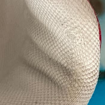 Lacoste Ayakkabı Derisinde Çatlak ve Yırtık
