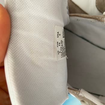 Lacoste Ayakkabı Derisinde Çatlak ve Yırtık