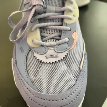 Koray Spor Kusurlu Ürün Satıyor.