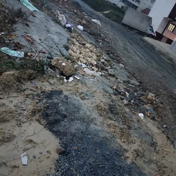 Arnavutköy Belediyesi Sokak 2 Yılı Aşkındır Çamur Pislik İçerisinde