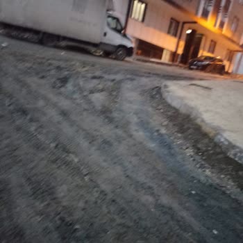Arnavutköy Belediyesi Sokak 2 Yılı Aşkındır Çamur Pislik İçerisinde